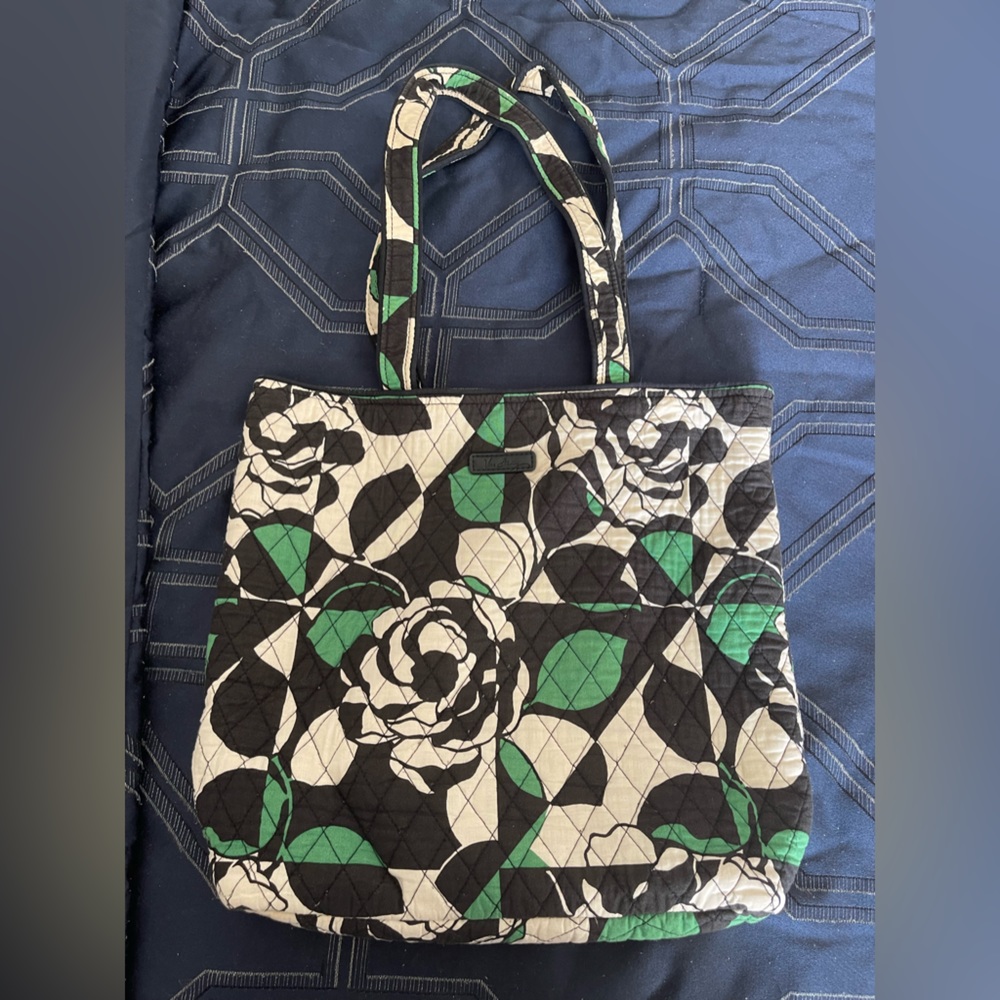 Nice Vera tote! Good condition